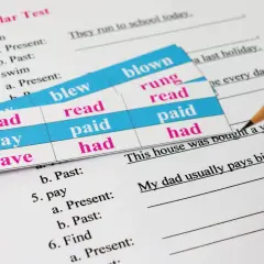 Test di verbi di preferenza in inglese: "run", "swim", "pay", "have". Schede con forme verbali irregolari.