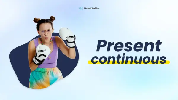 Ragazza con guantoni da boxe, pronta a combattere, mentre il testo "Present continuous" appare. Non sta perdendo tempo!